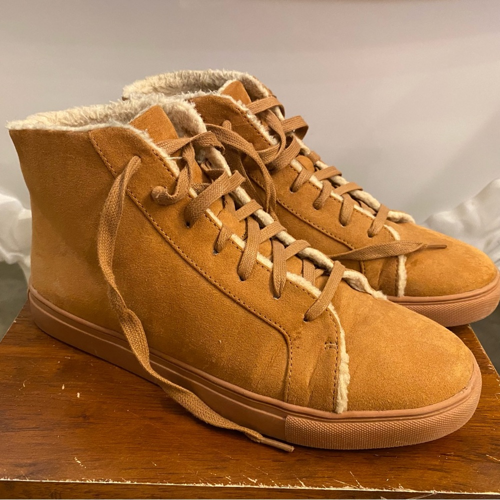 Like new, ultra-suede, fleece lined, high tops! Size 8.